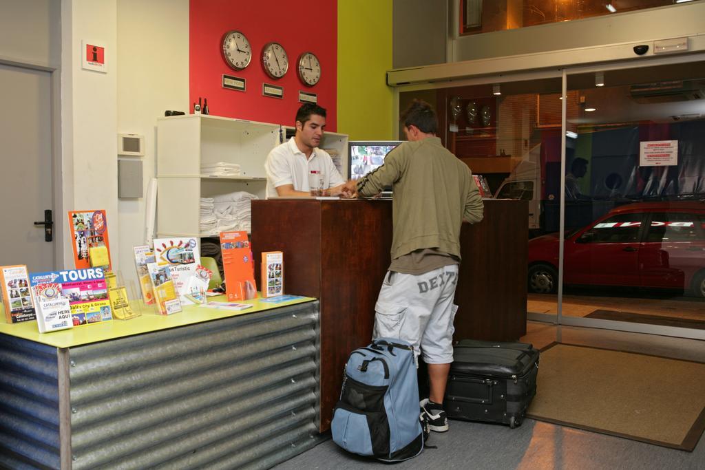 Hellobcn Youth Hostel Barcelona Bagian luar foto