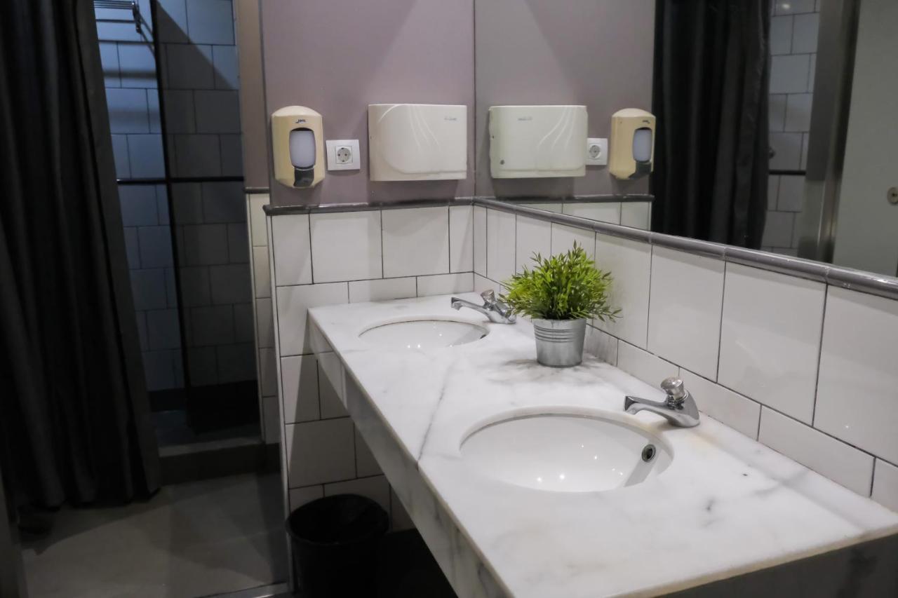 Hellobcn Youth Hostel Barcelona Bagian luar foto